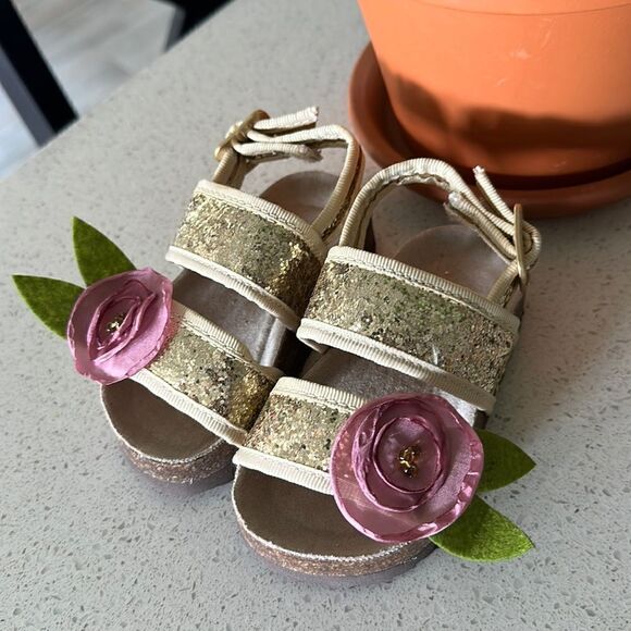 NWOT JoyFolie Gold Glitter Sandals 4 Lilac Leaf Open Toes Sparkles Golden Rose - Picture 7 of 9